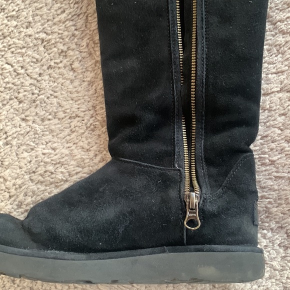 Classic zip up UGGS - Picture 6 of 6